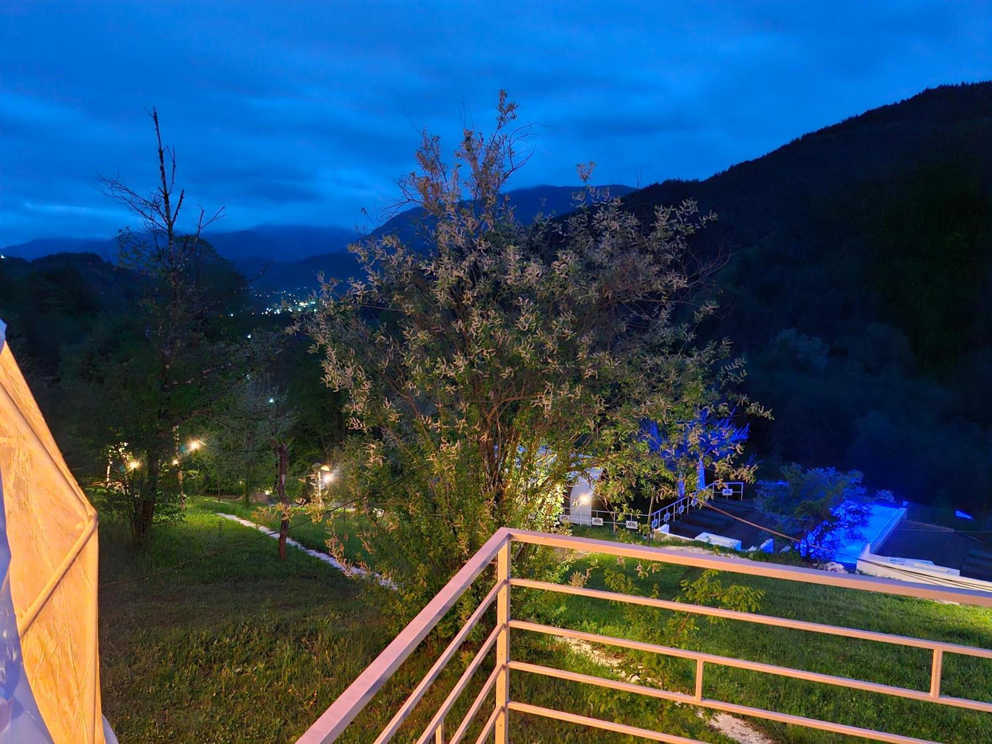 Glamping Georgia Krikhi 호텔 암브롤라우리 외부 사진