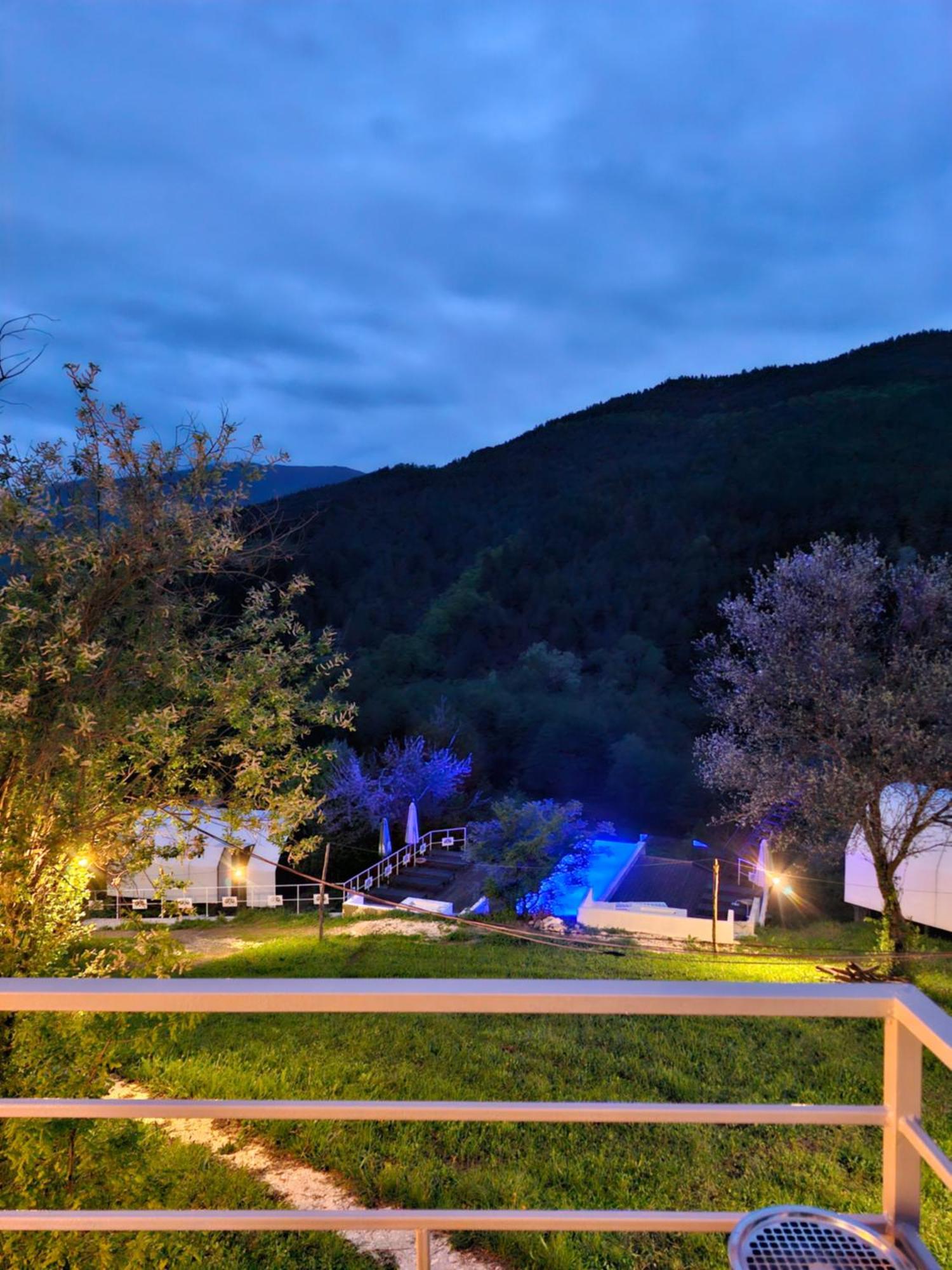Glamping Georgia Krikhi 호텔 암브롤라우리 외부 사진